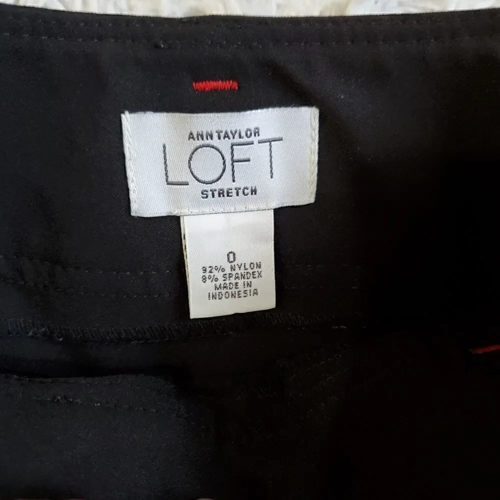 Ann Taylor loft belted skirt with red accents sz 0
